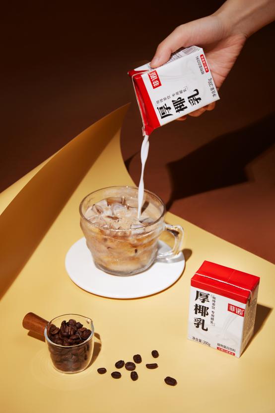 爆款生椰拿铁,百亿市场的引擎
